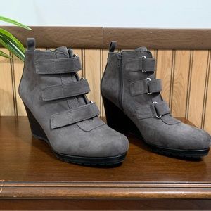 Dana Buchman Gray Faux Suede Preston Wedge Ankle Boot (9)